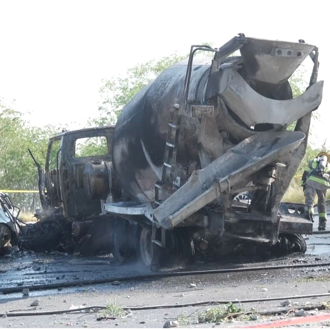 Choque de revolvedora y auto