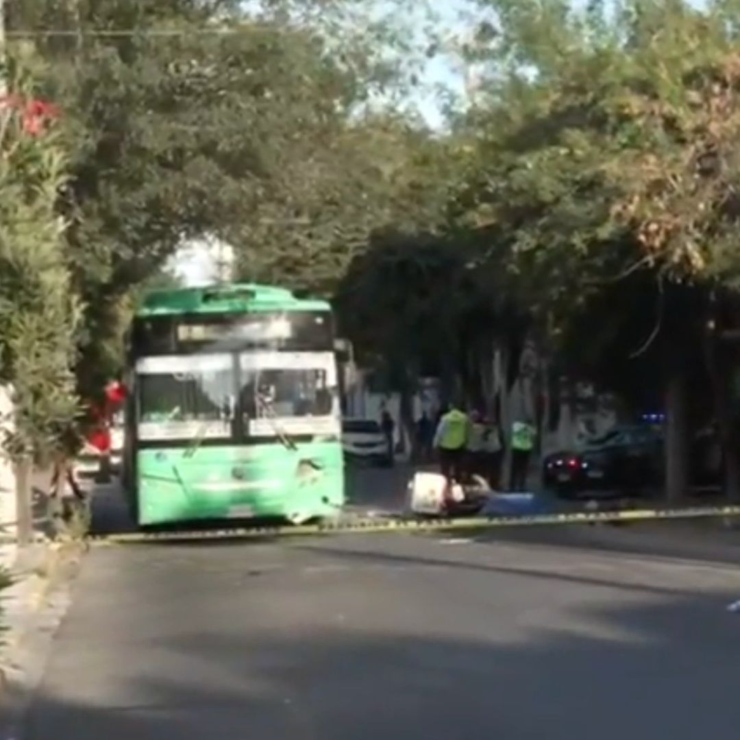 Muere hombre tras choque con camión