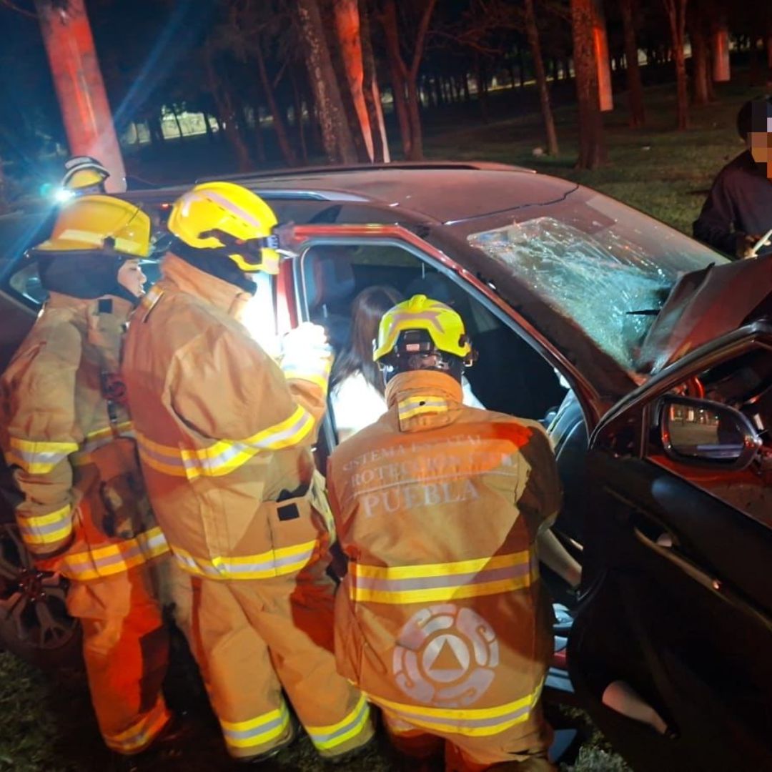 Accidente Choque Camioneta Mujer Lesionada Boulevard Niño Poblano Puebla