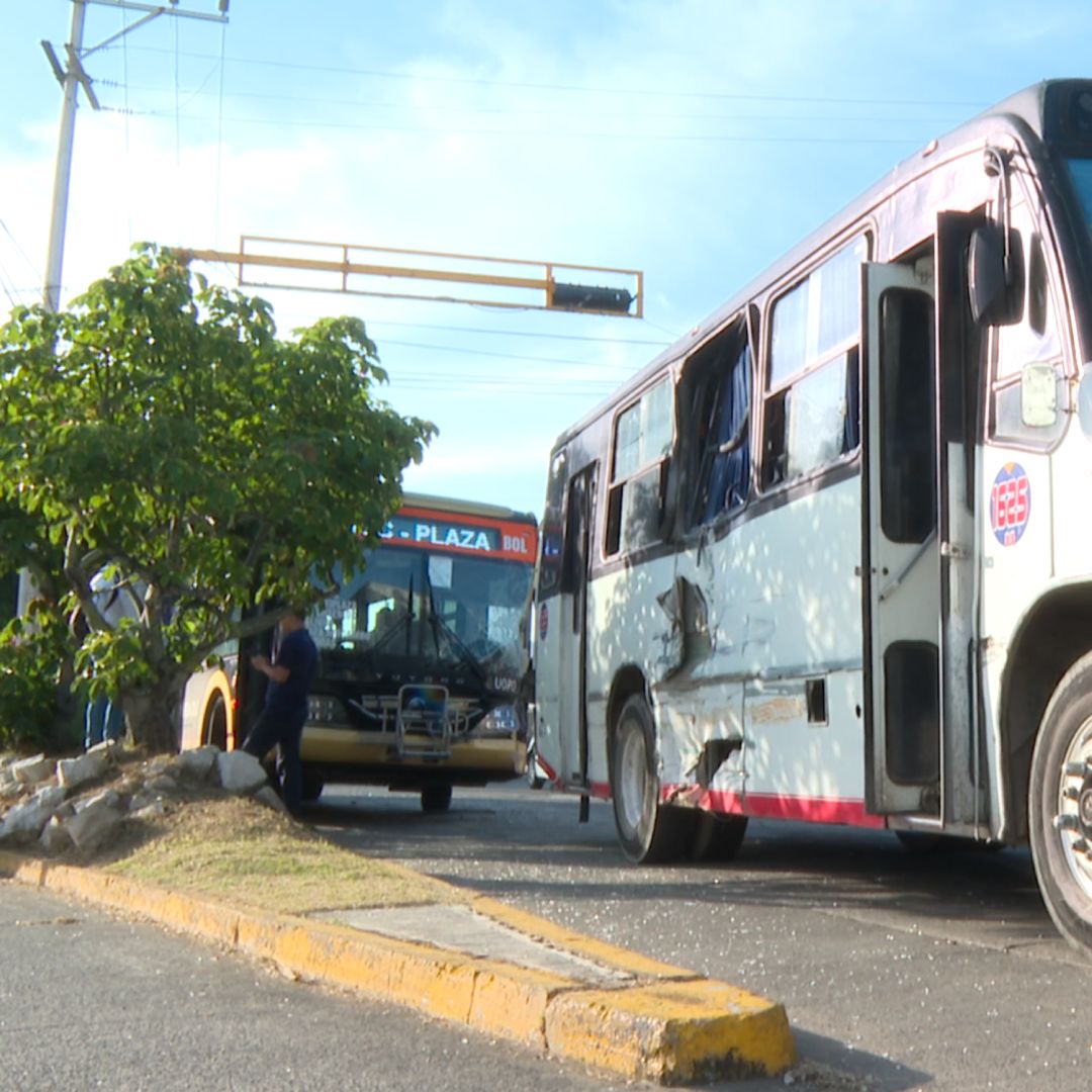 Choque de Autobuses de Transporte Público en Veracruz Deja 14 Heridos, Entre Ellos un Menor