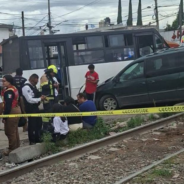 Pasajeros Lesionados por Accidente Choque Camioneta Microbús Ruta 38 San Pablo Xochimehuacan Puebla