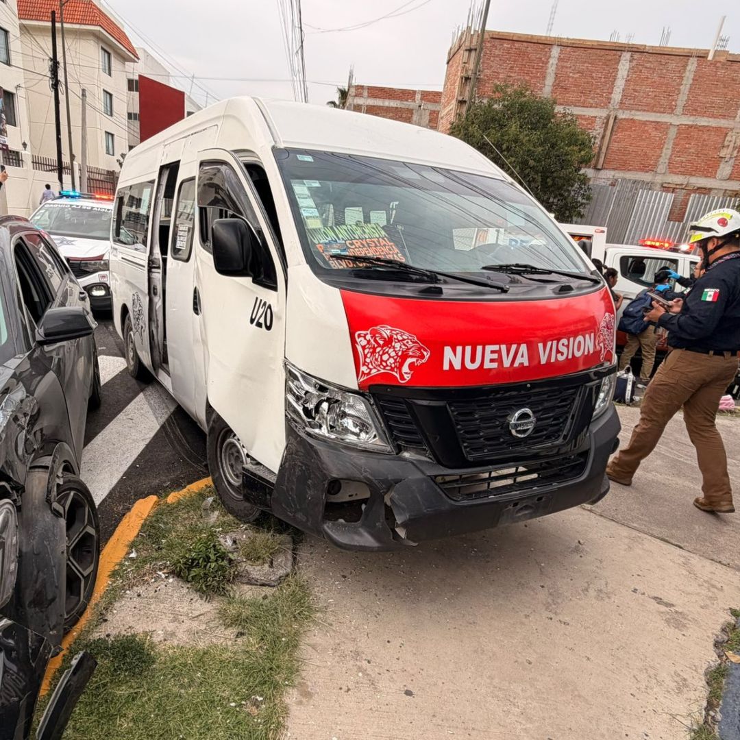 Accidente Choque Camioneta Ruta Nueva Visión Transporte Público Avenida 45 Poniente Puebla