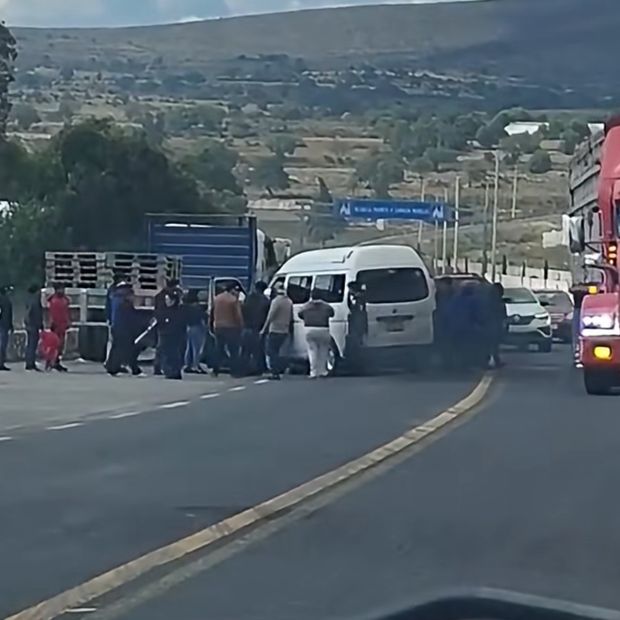 Se presume que uno de los conductores invadió carril contrario.