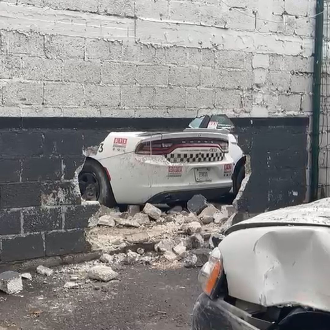 La unidad generó un boquete debido al impacto.