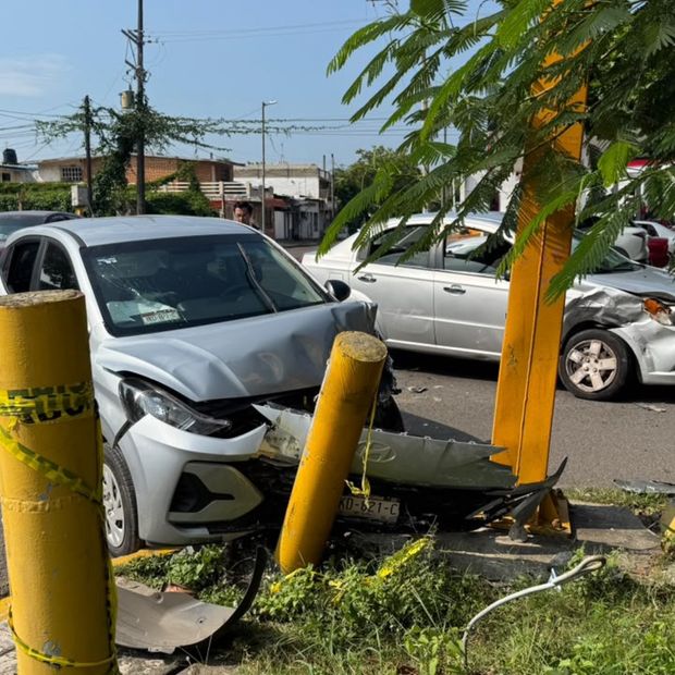 Choque en avenida Cuauhtémoc deja un menor lesionado.