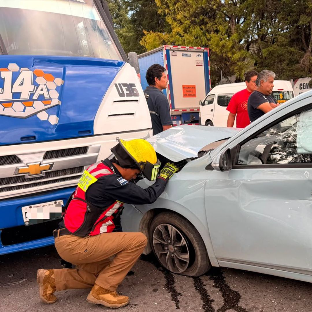 Accidente Choque Múltiple Tren Microbús Transporte Público Dos Vehículos Siete Lesionados Puebla