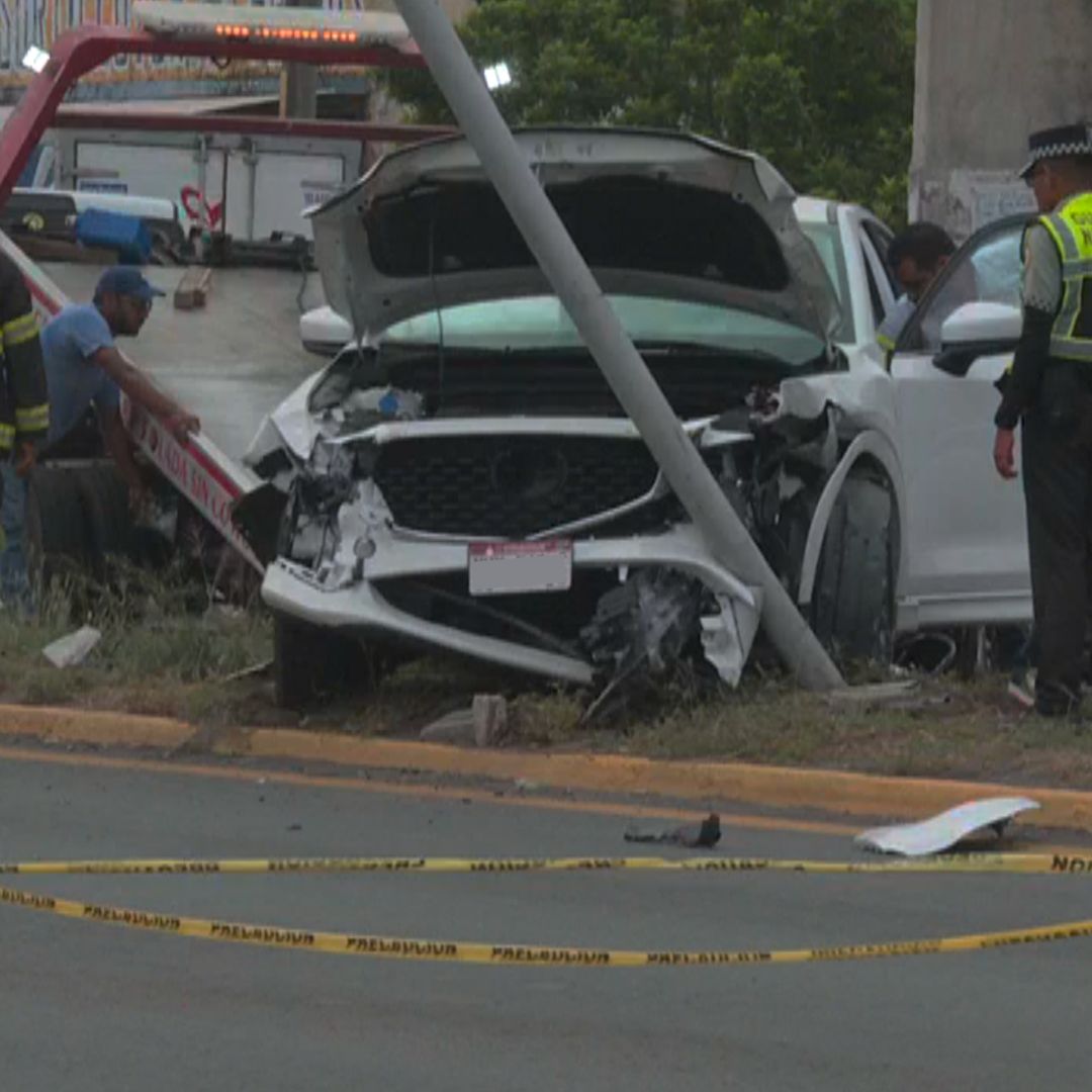Por intentar esquivar al can, ocurrió un accidente que dejó daños cuantiosos.