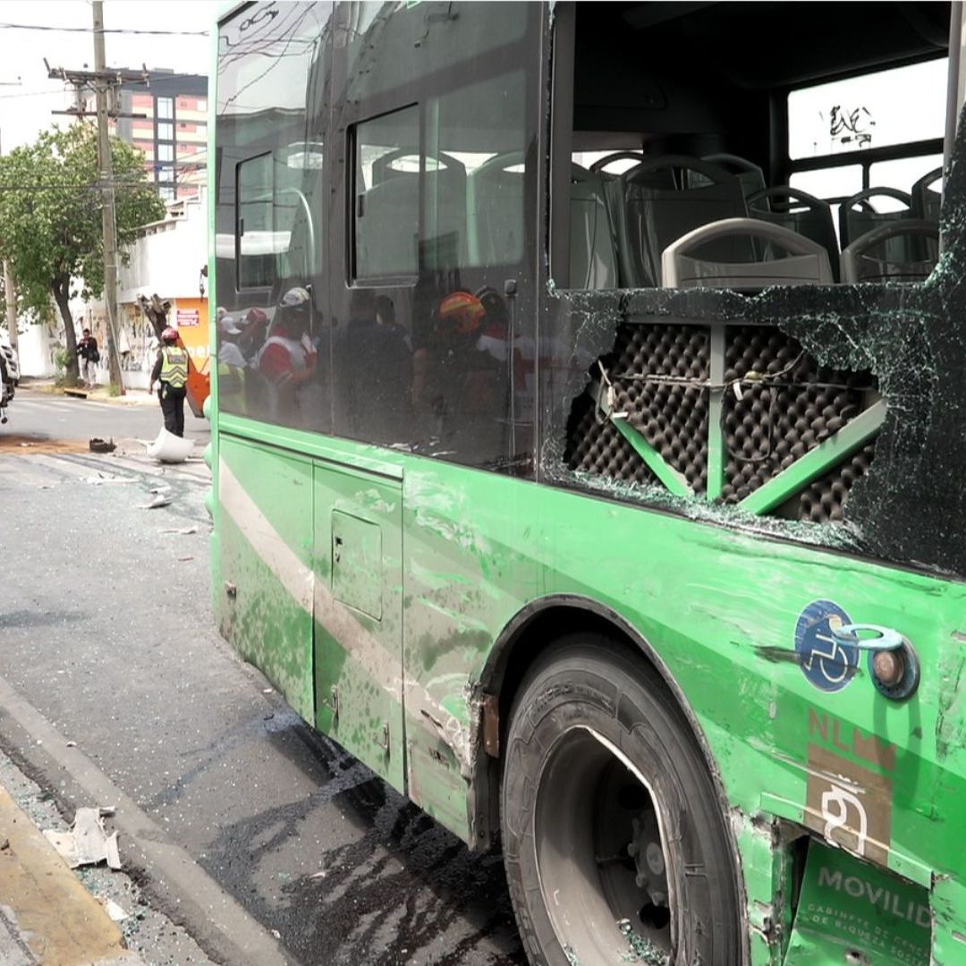 Choque de camiones Centro Monterrey