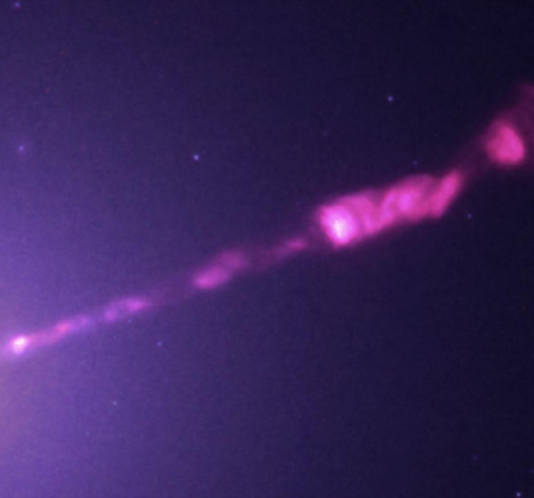 Chorro de plasma lanzado por agujero negro supermasivo
