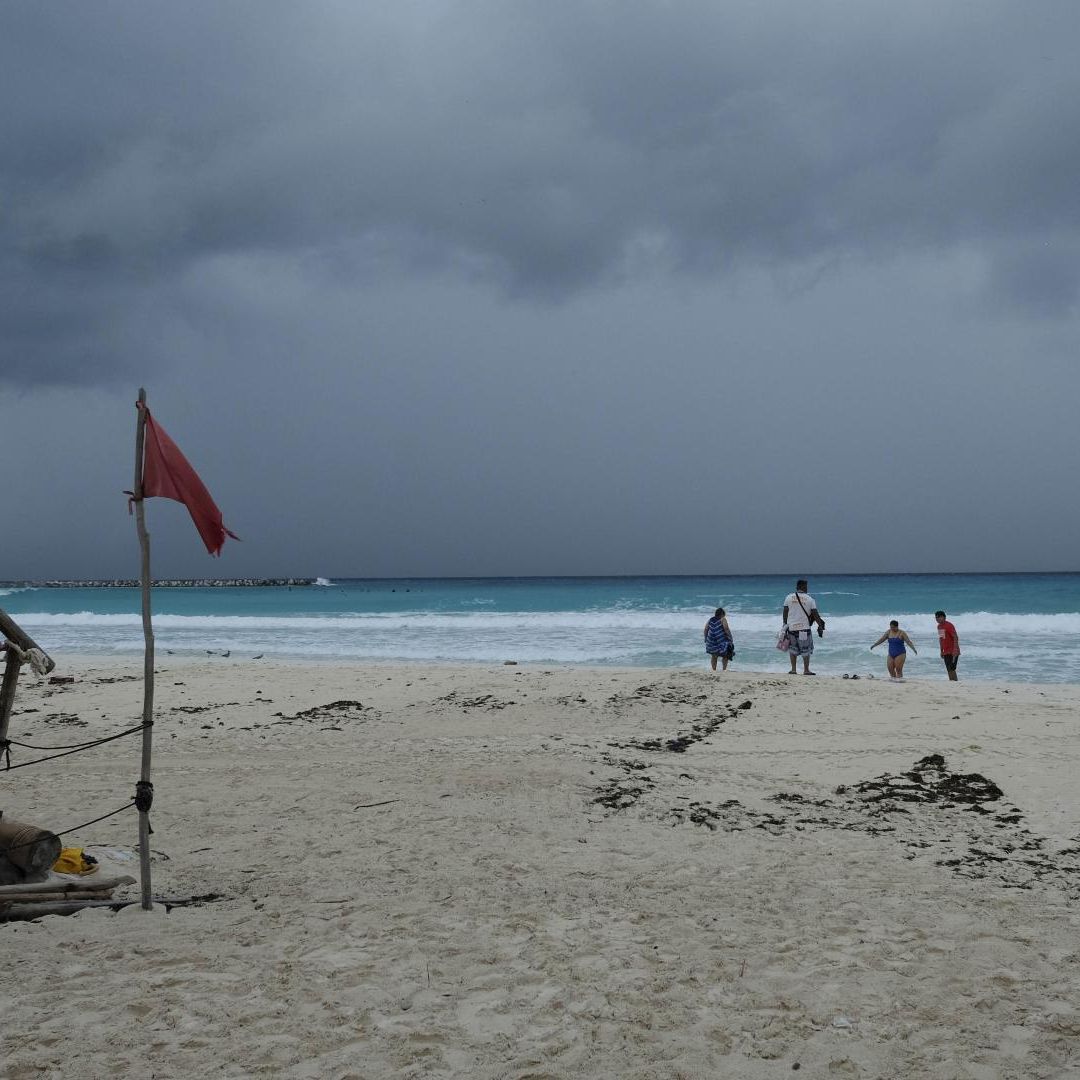 Cielo nublado en playas de Cancún ante cercanía de tormenta Helene en septiembre 2024. Foto: Cuartoscuro | Archivo