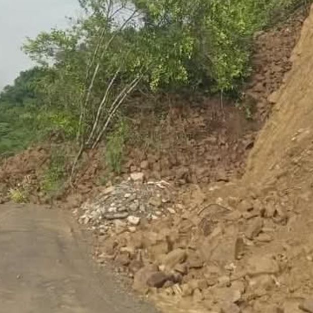 Cierran Caminos en Ilamatlán por Derrumbes tras el Frente Frío Dos en Veracruz