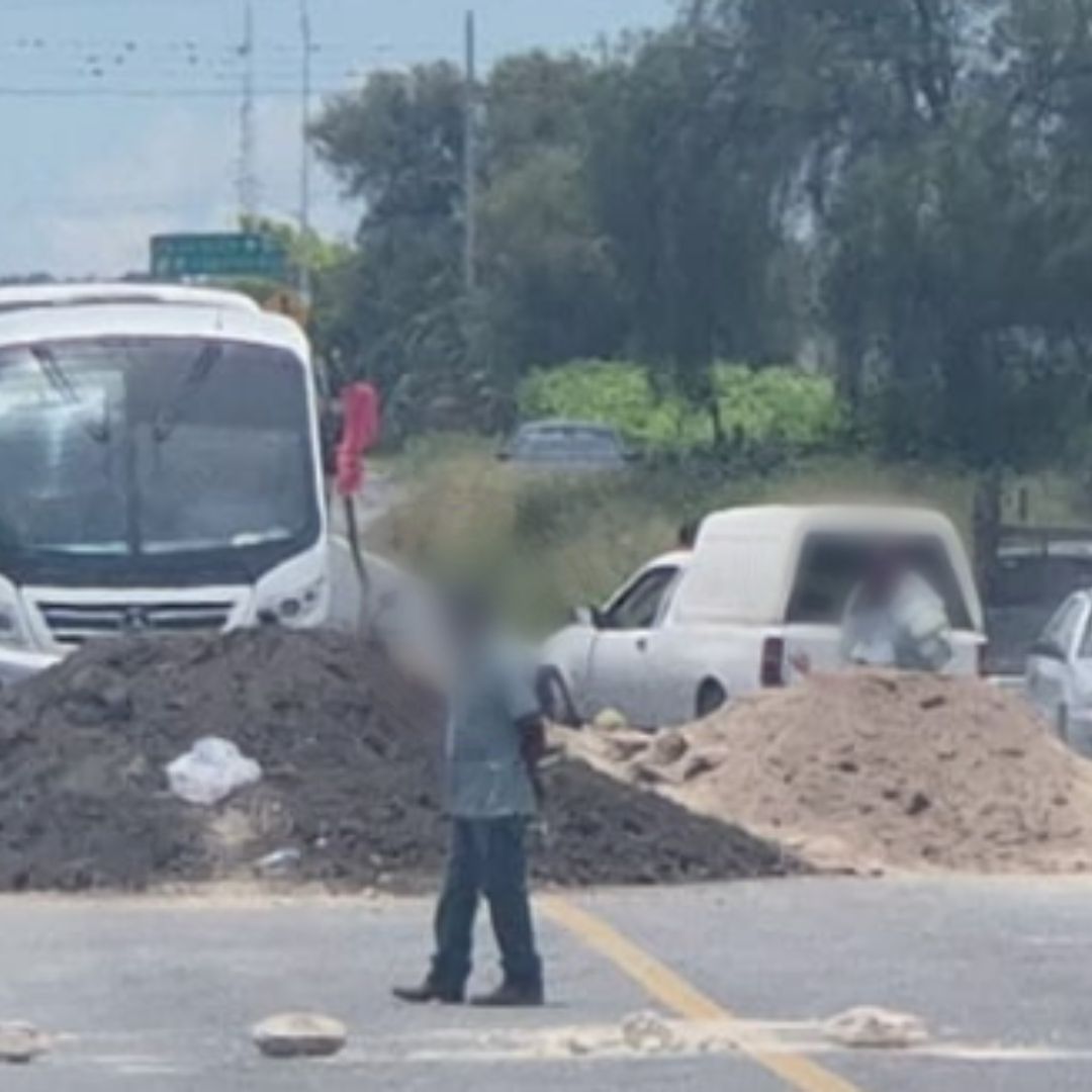 Cerrada carretera Puebla-Tehuacán.