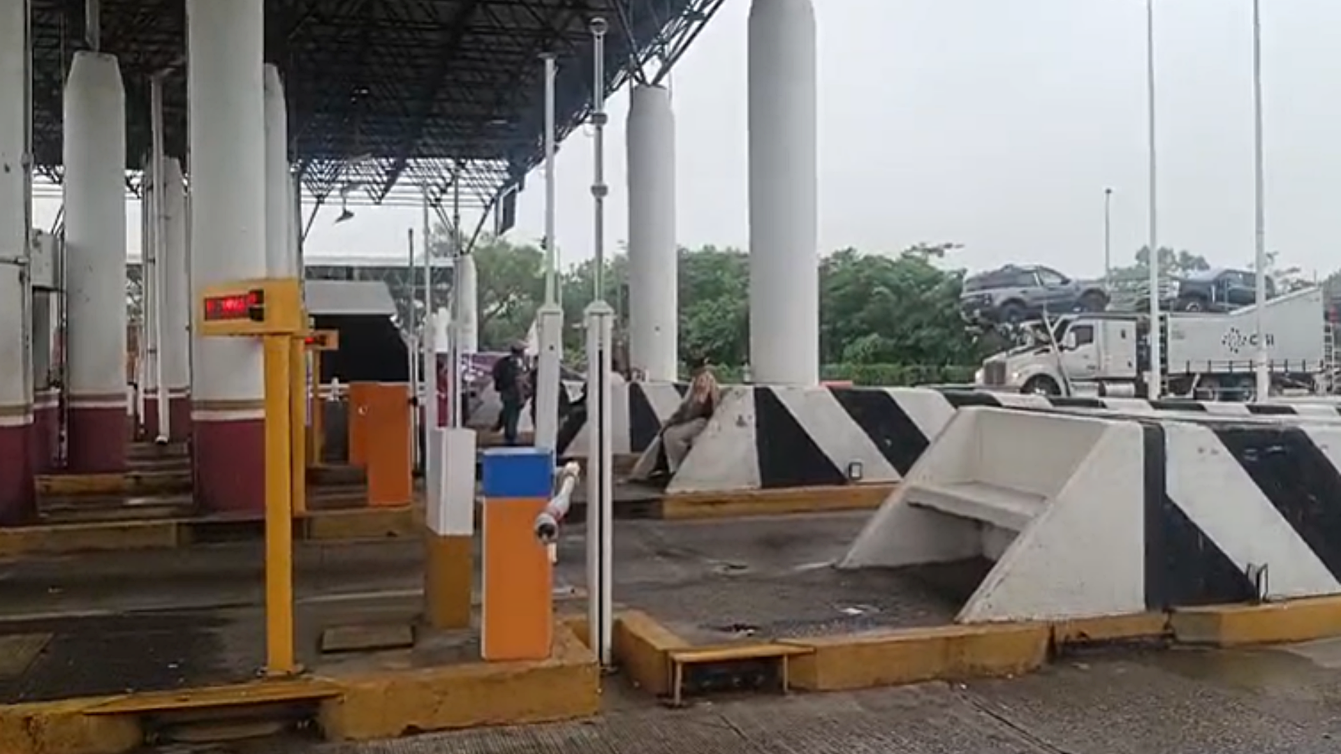 Manifestantes en la caseta Sánchez Magallanes de la carretera Coatzacoalcos-Villahermosa, en Tabasco. Foto: X @GN_Carreteras