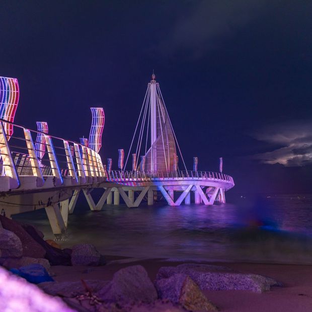 Puerto Vallarta en la víspera del ingreso del Huracán Simón a Jalisco