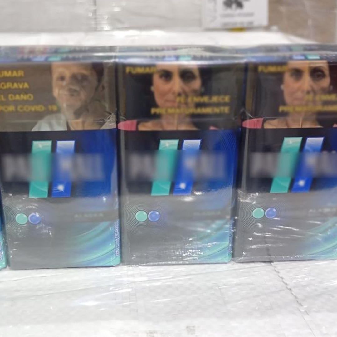 Las autoridades dectectaron el enorme cargamento de cigarrillos ilegales en el AICM