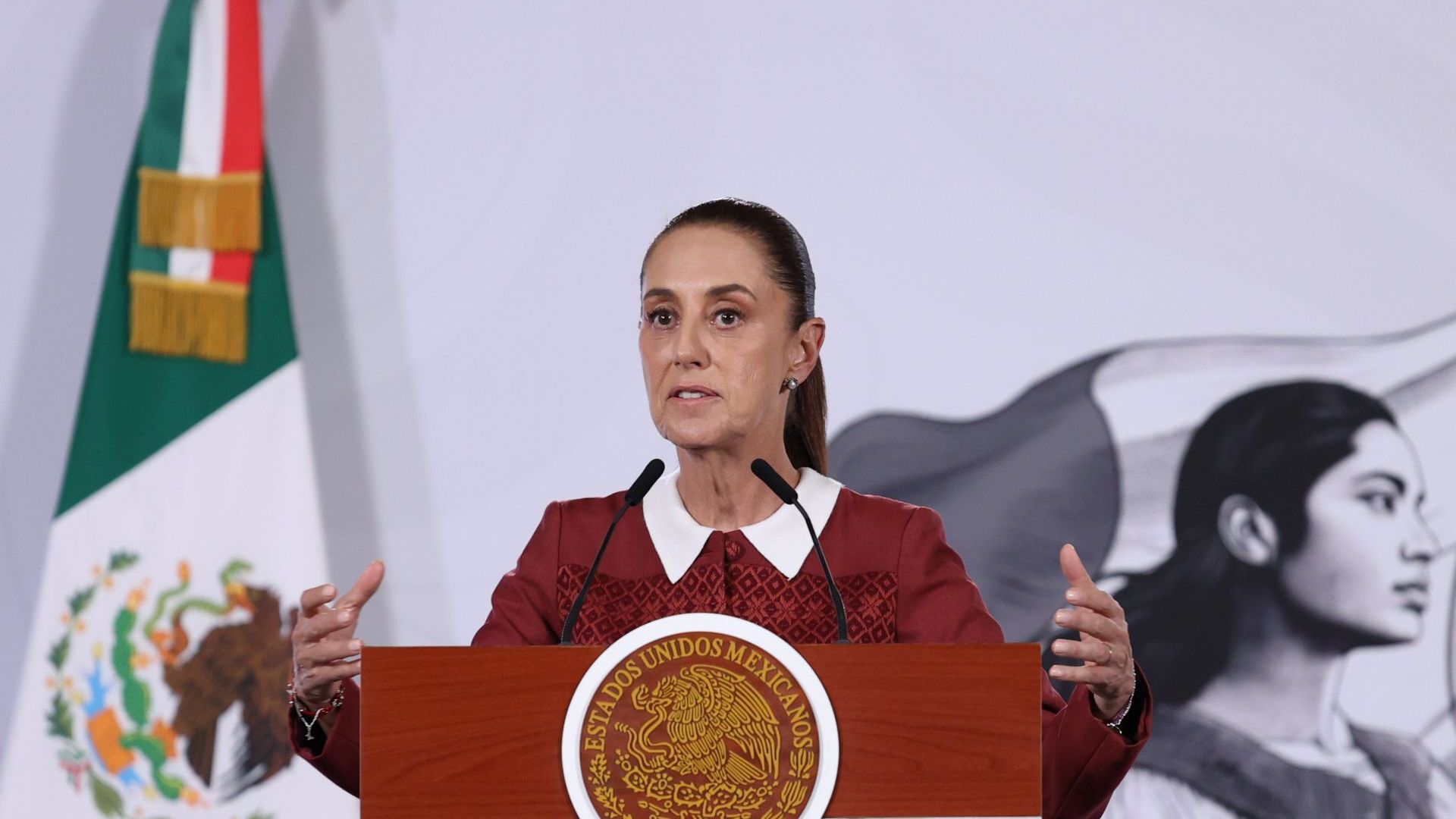 Claudia Sheinbuam en la conferencia mañanera