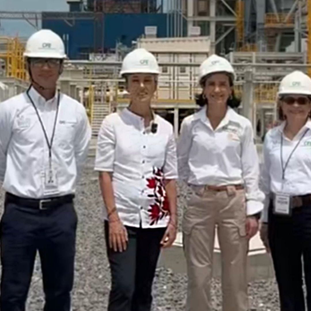 La presidenta visita la central "Manzanillo III" en Colima