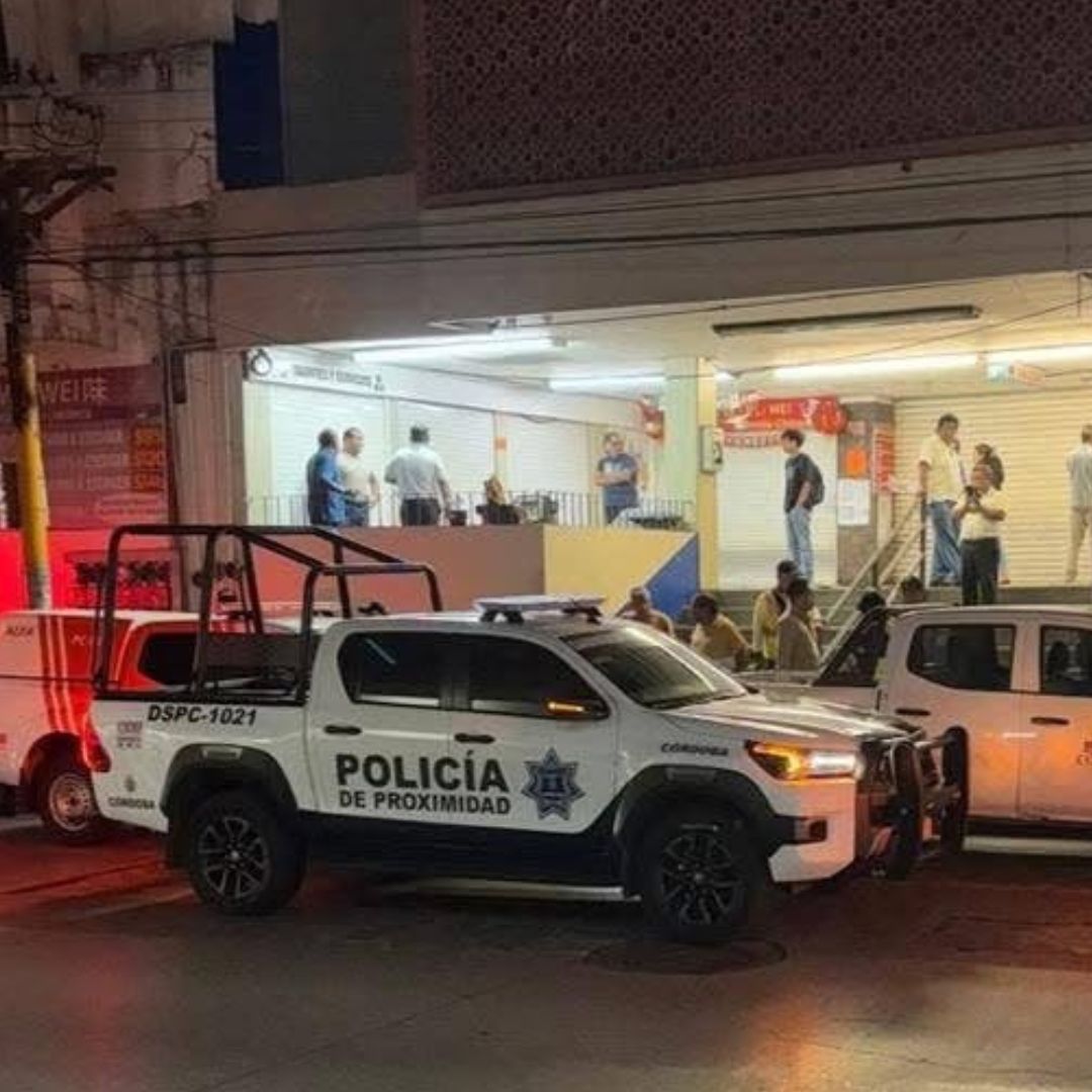 Clausuran Centro Comercial tras Incendio por la Presunta Caída de Rayo en Córdoba