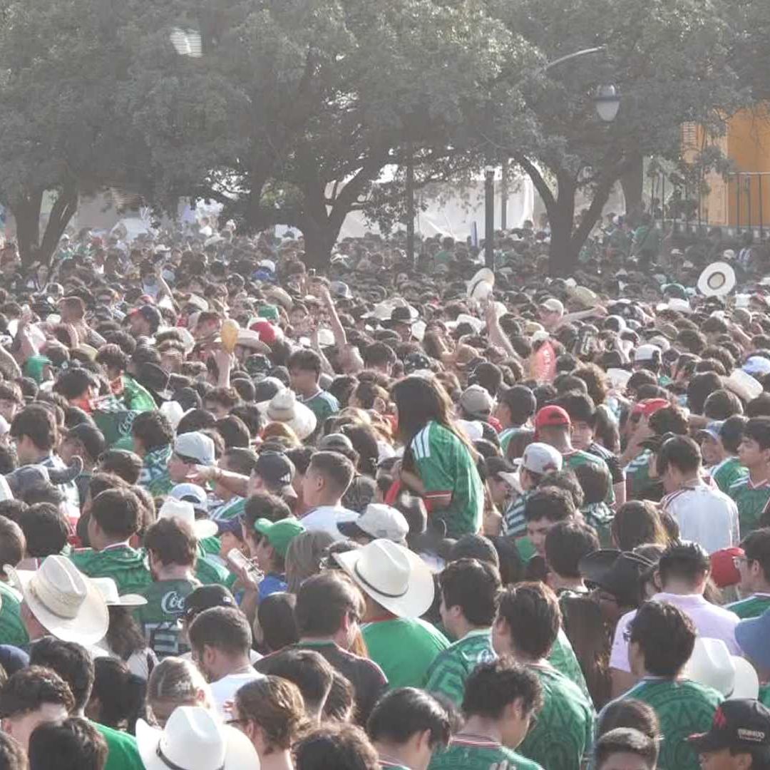Aficionados en Fan Festival en Monterrey