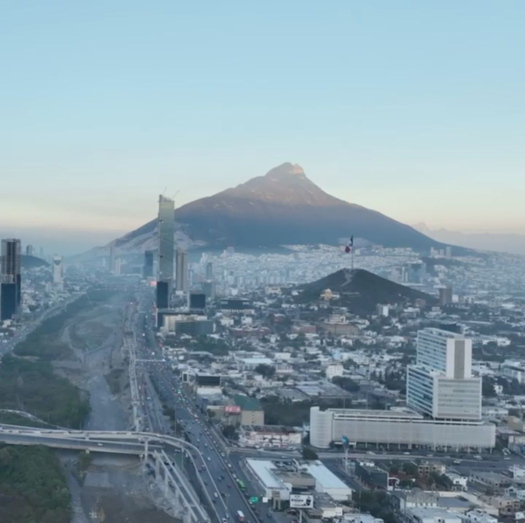 Toma aérea de la ciudad de Monterrey
