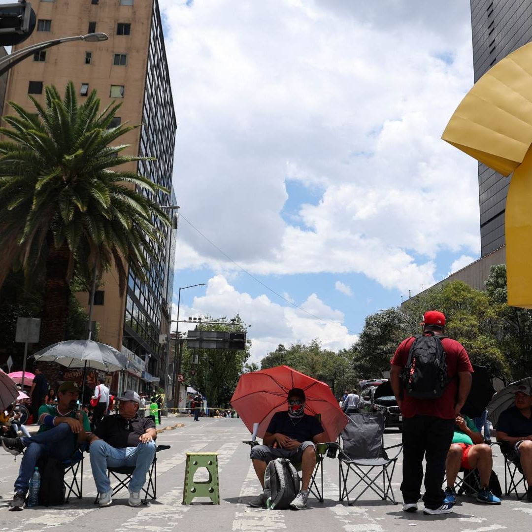 Integrantes de la CNTE bloquean Juárez y Bucareli el 12 de junio 2026. Foto: Cuartoscuro