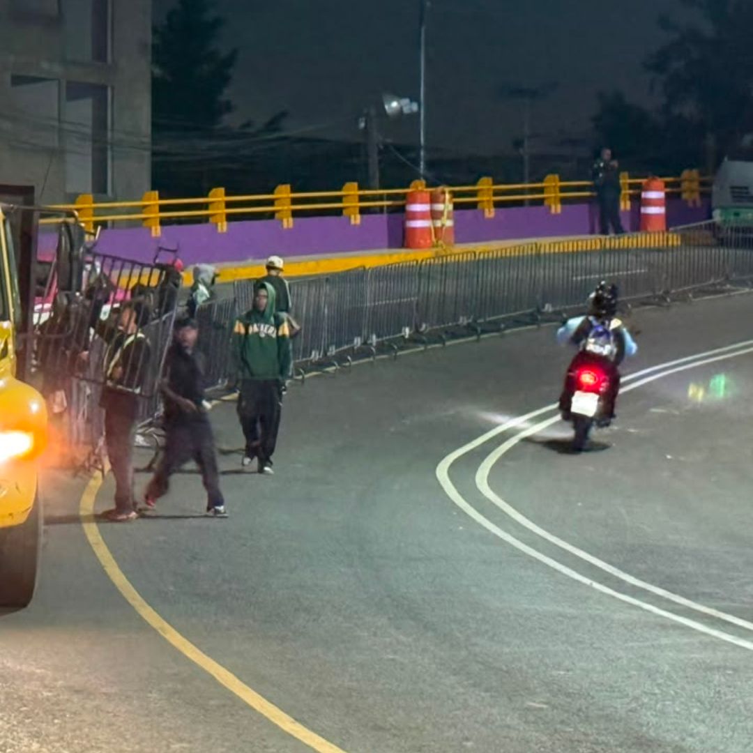 Colocan Vallas en los alrededores del Estadio Sede CDMX