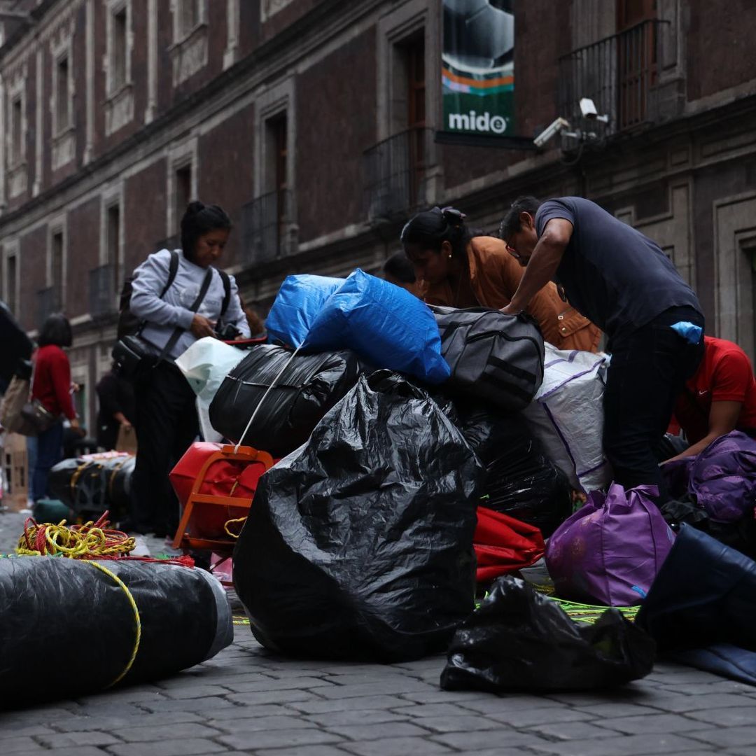 Integrantes de la Sección 22 de la CNTE levantan campamento en la CDMX