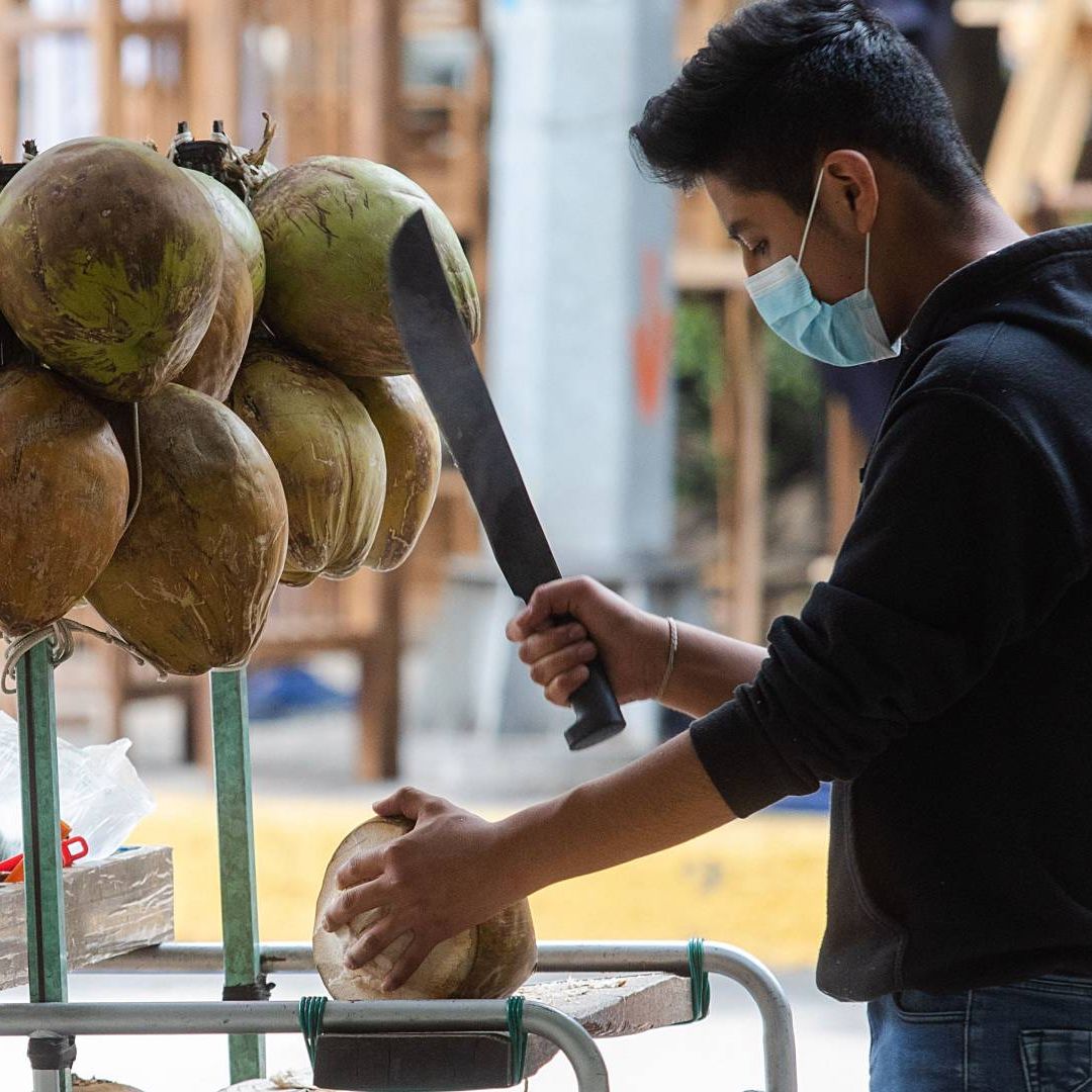Venta de coco en la Condesa, Ciudad de México, en abril 2022. Foto: Cuartoscuro | Archivo