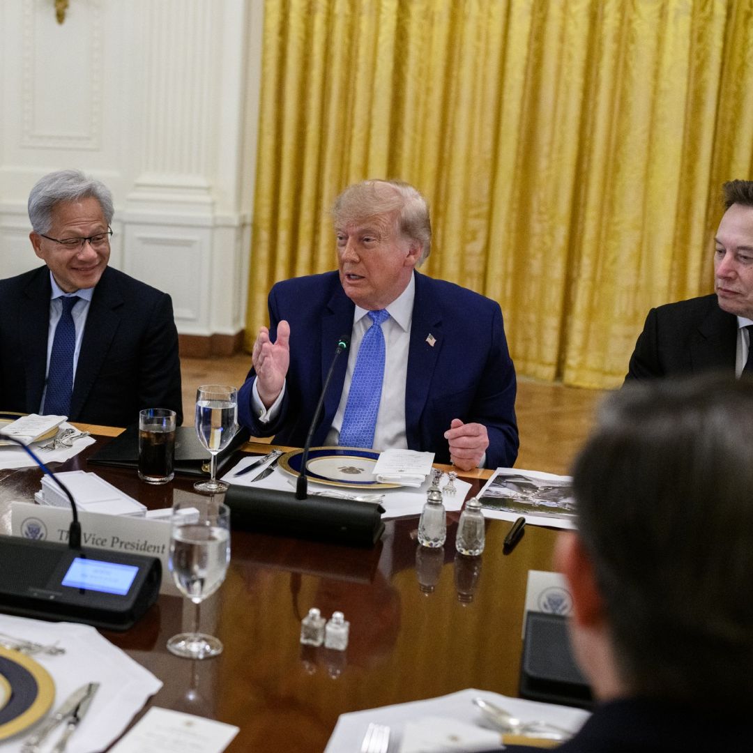 Donald Trump durante reunión con gigantes tecnológicos estadounidenses