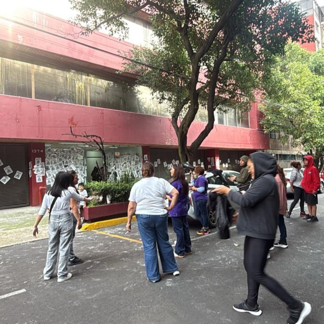 Las integrantes del Colevtivo Tonantzin protestaron en el DIF CDMX