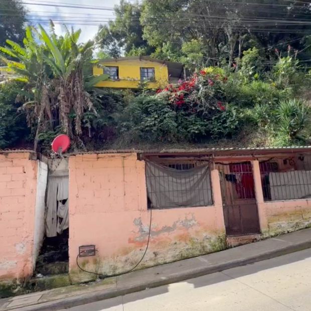 Decenas de familias en Xalapa viven con miedo a derrumbes. Exigen la construcción de muros de contención para proteger sus hogares
