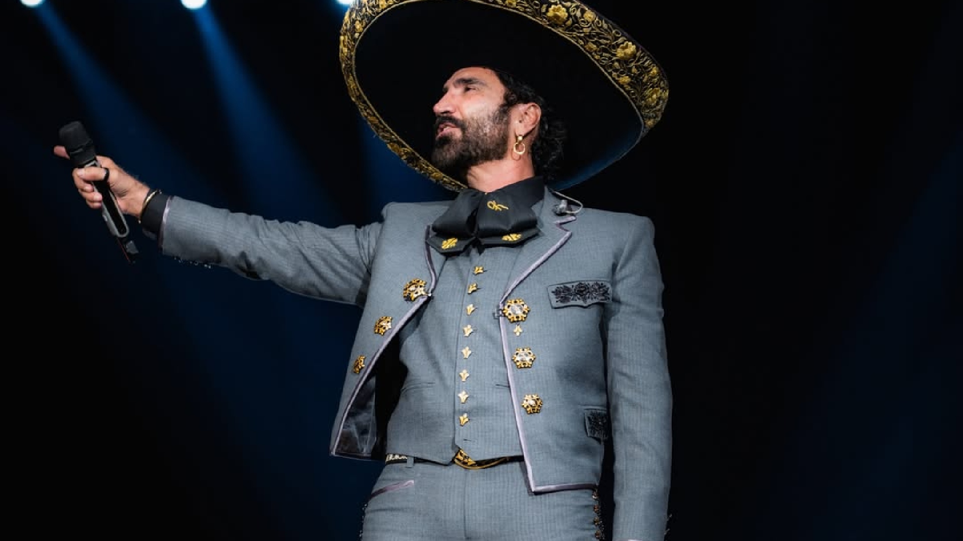 Alejandro Fernández Gratis concert in Guadalajara on June 25: Close and Alternative