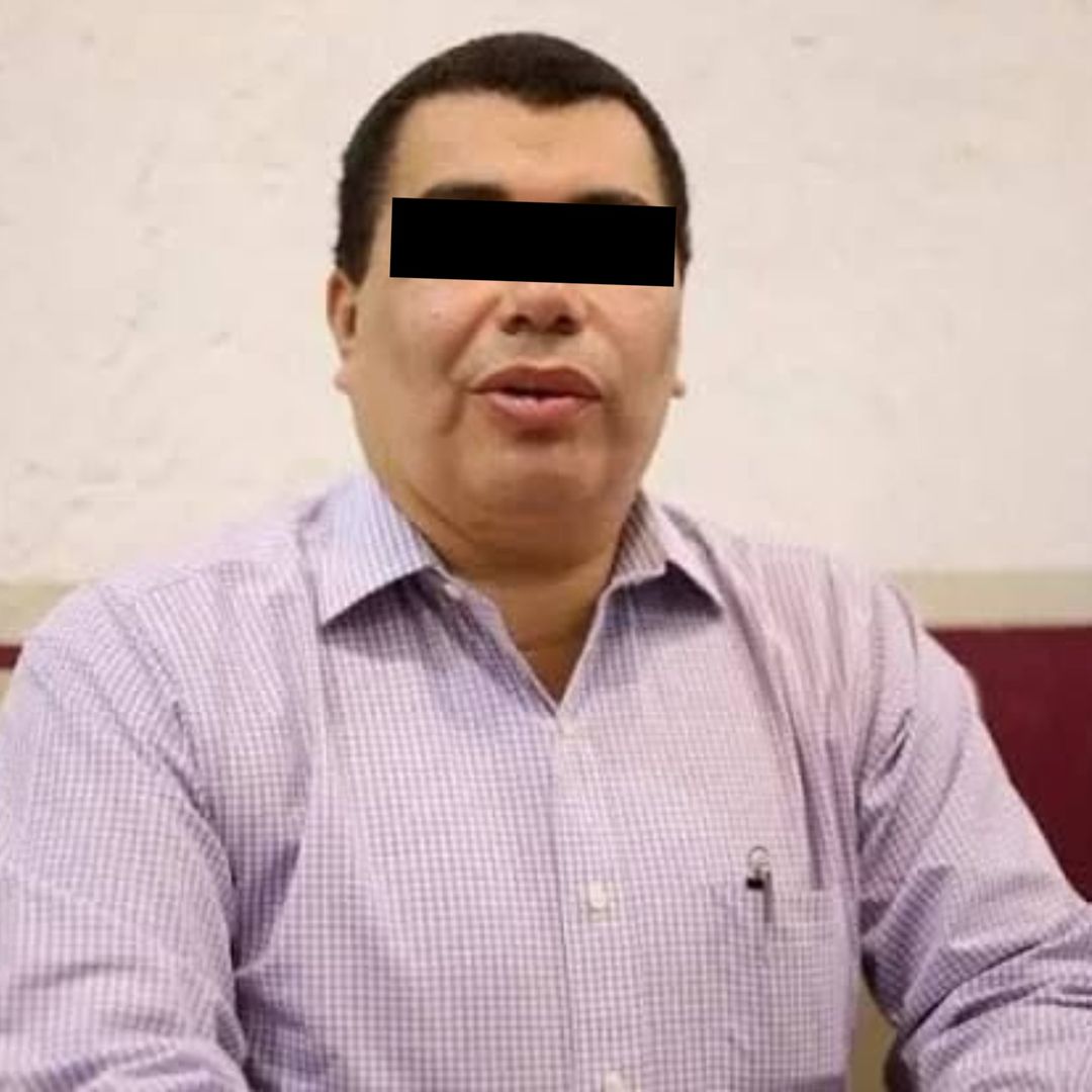 El exfuncionario sería responsable del feminicidio de su esposa.
