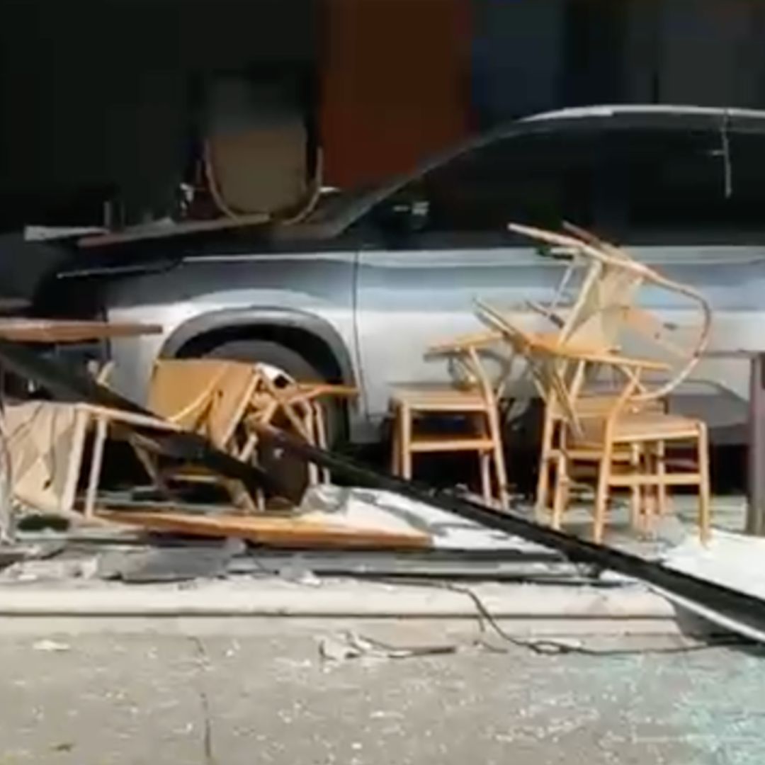 Conductor en Presunto Estado de Ebriedad Atraviesa Cafetería con su Camioneta en Veracruz