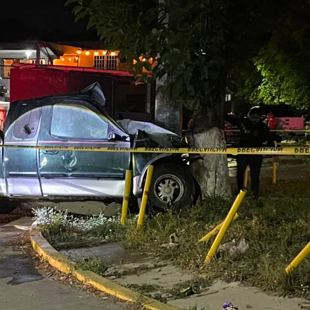 Hombre Muere al Chocar su Camioneta contra Poste del C4 en Veracruz