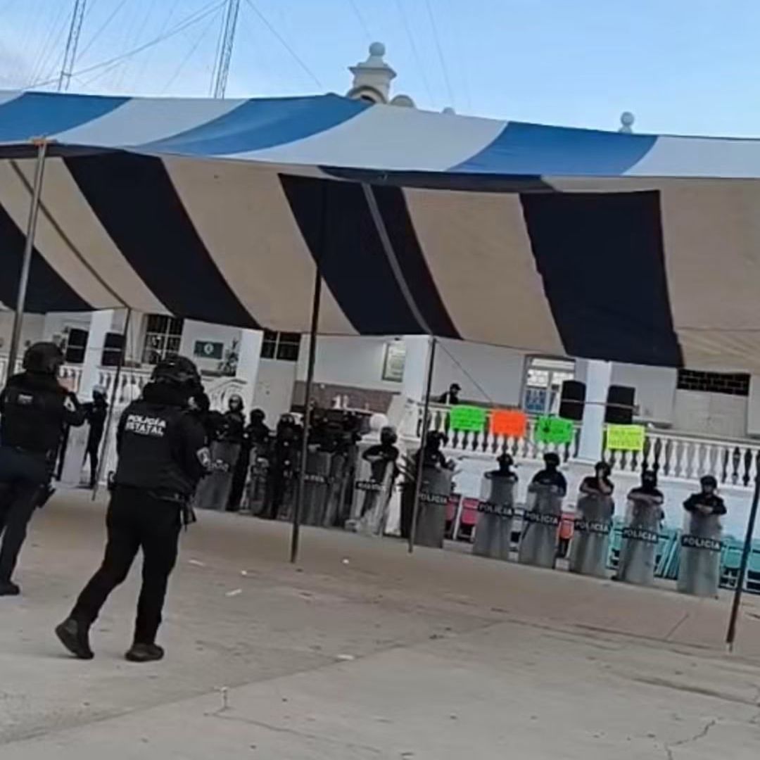 Los manifestantes fueron desalojados de las instalaciones.
