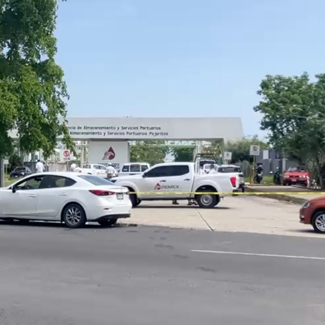 Se mantiene activo incendio en terminal Pajaritos en Coatzacoalcos.