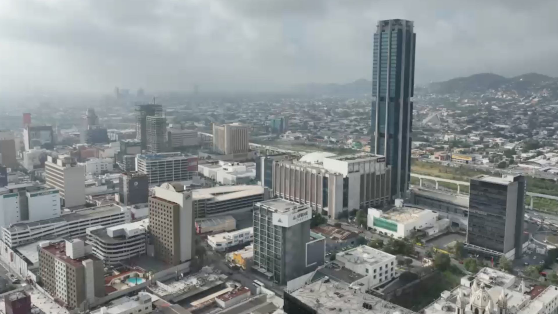 Toma aérea de la ciudad de Monterrey