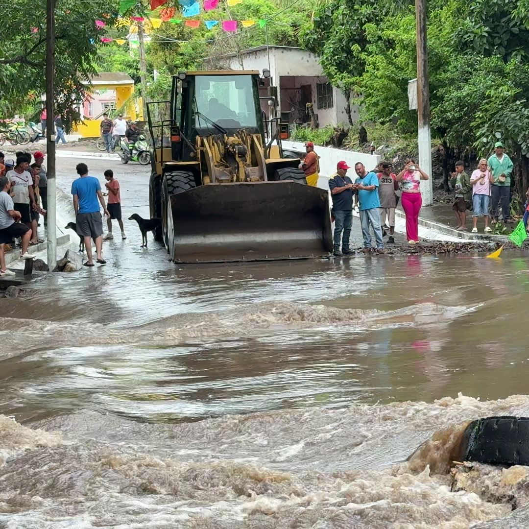 Crecida de Río Boquerón Deja Incomunicada a Comunidad Loma Fina de Paso de Ovejas, Veracruz