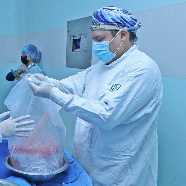 Conoce cuánto Gana un Médico y un Enfermero en 2026