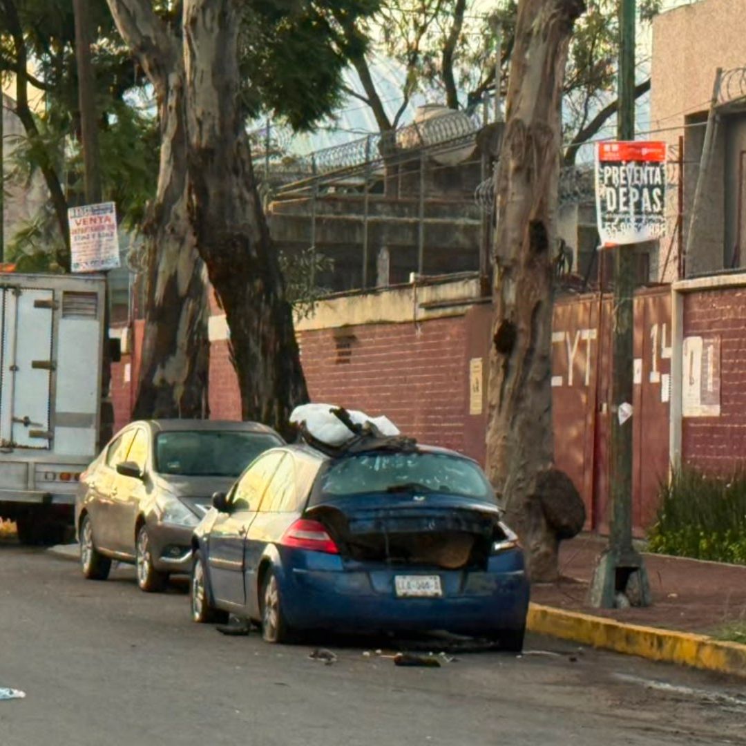 Hallan cuerpo en auto abandonado en la alcaldía Venustiano Carranza