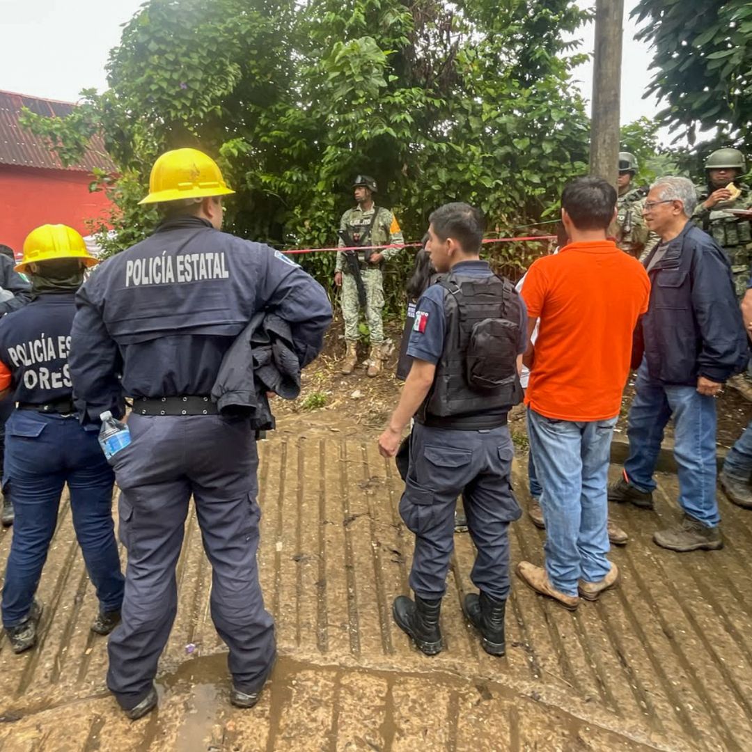 Tres personas continúan atrapadas en un punto lejano al acceso de la gruta.