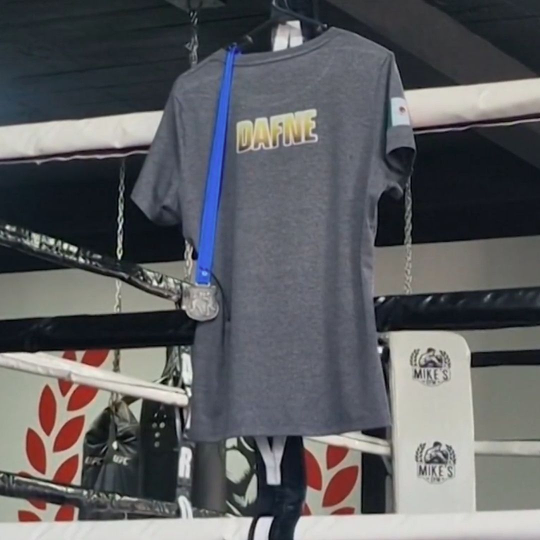 Playera de Dafne en la academia de box.