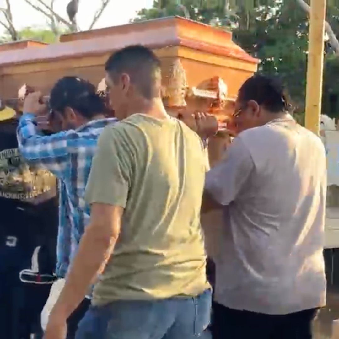 Familiares amigos despiden a la joven Melanie Michelle en el sur de Coatzacoalcos