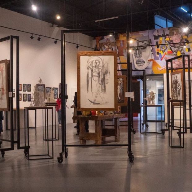 Más de 150 obras componen la muestra de Daniel Manrique en la Galería José María Velasco