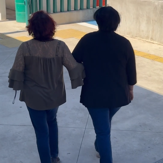 Mujer Denuncia Presunto Hostigamiento de Guardias en Clínica del IMSS en Ensenada
