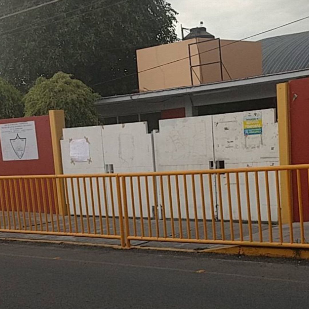 El hombre fue señalado por padres de familia de conductas inapropiadas.