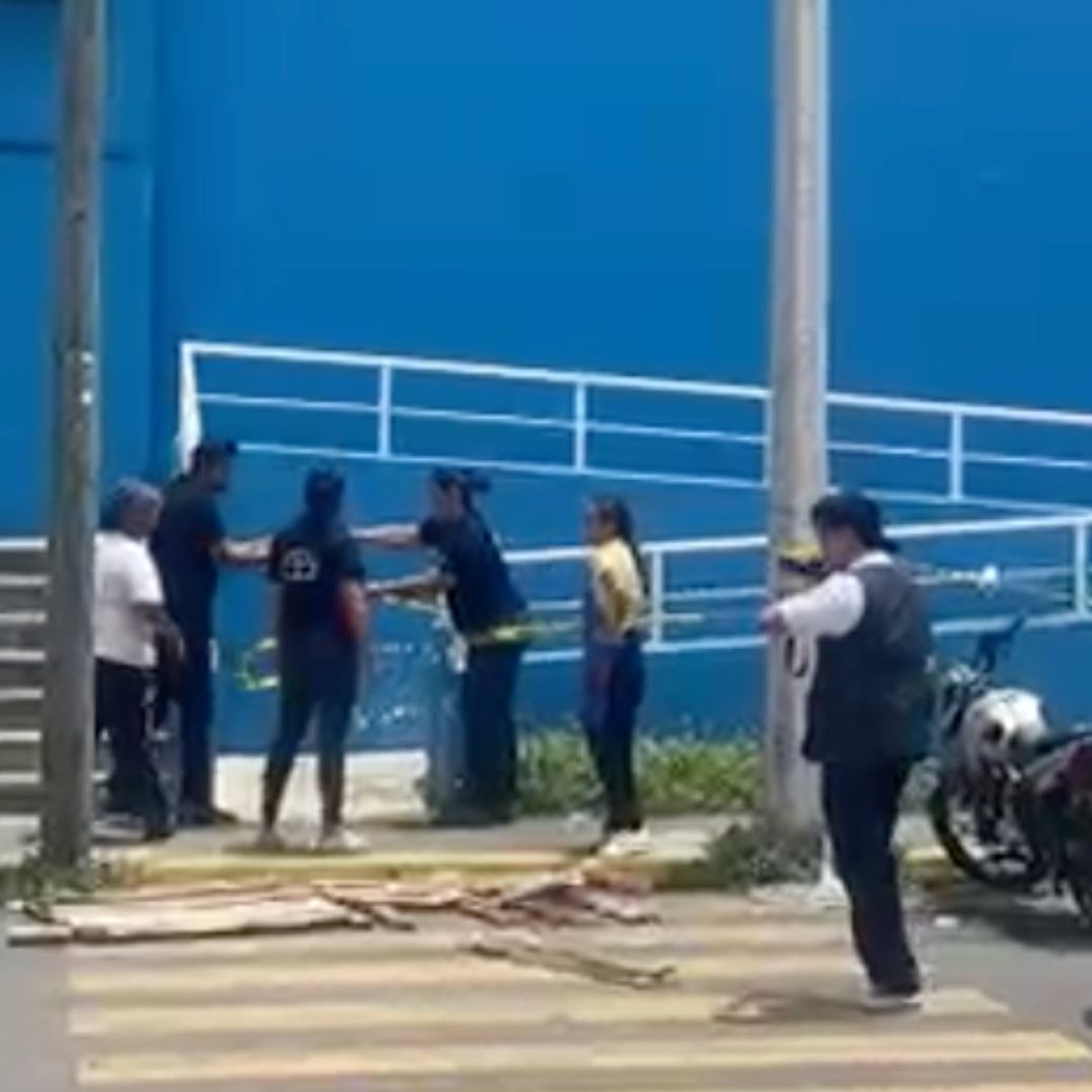 Desalojan a más de 50 personas por activación de alarma de incendio en tienda de Boca del Río