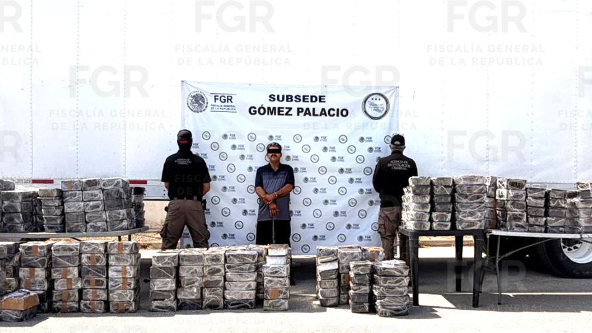 Manuel "N", quien conducía el tractocamión quedó detenido