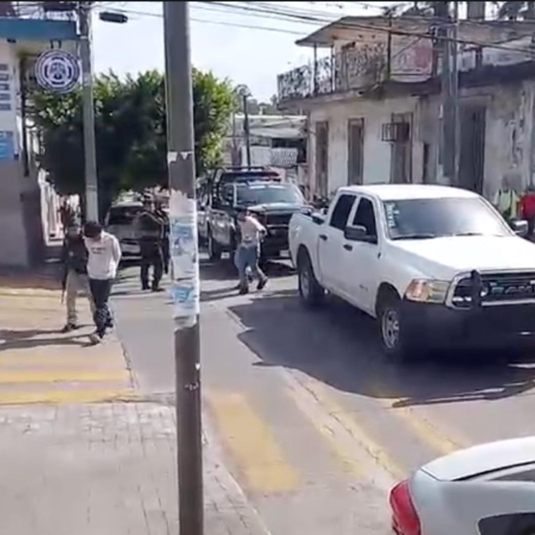 Detienen en cateo a dos personas en Córdoba, Veracruz.